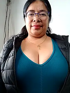 Snapshot of __valentina18 chatting on 03/05/25, 01:17   valentina18 online show from 03/05/25, 01:17