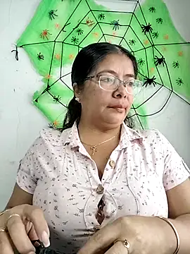 Snapshot of __valentina18 chatting on 10/10/25, 01:12   valentina18 online show from 10/10/25, 01:12