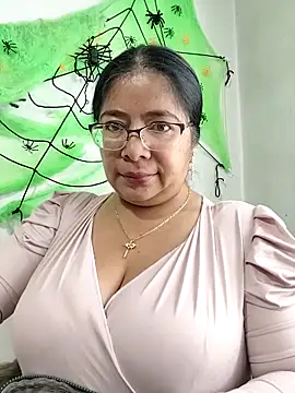 Snapshot of __valentina18 chatting on 10/12/25, 01:01   valentina18 online show from 10/12/25, 01:01