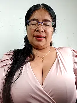 Snapshot of __valentina18 chatting on 02/23/25, 01:21   valentina18 online show from 02/23/25, 01:21