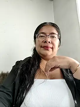 Snapshot of __valentina18 chatting on 10/27/25, 01:01   valentina18 online show from 10/27/25, 01:01