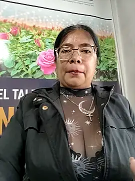   valentina18 online show from 05/05/26, 12:30