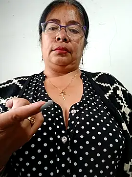 Snapshot of __valentina18 chatting on 03/04/25, 08:38   valentina18 online show from 03/04/25, 08:38