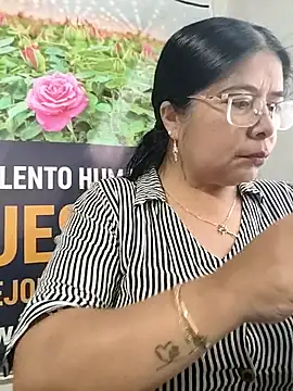 Snapshot of __valentina18 chatting on 02/25/26, 01:00 valentina18 online show from 02/25/26, 01:00