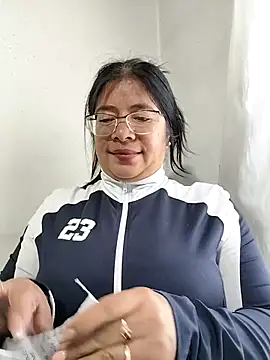 Snapshot of __valentina18 chatting on 01/07/26, 01:05 valentina18 online show from 01/07/26, 01:05