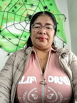 Snapshot of __valentina18 chatting on 10/08/25, 01:12   valentina18 online show from 10/08/25, 01:12