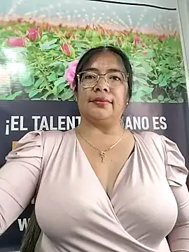   valentina18 online show from 04/23/26, 07:37