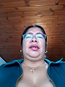 Snapshot of __valentina18 chatting on 09/12/25, 01:11   valentina18 online show from 09/12/25, 01:11