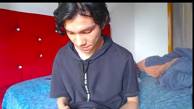LAICK 01 online show from 05/13/26, 07:43