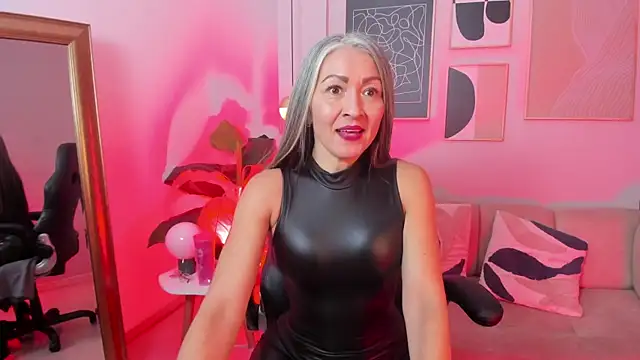  Nicoletteshea  online show from 03/27/26, 09:27