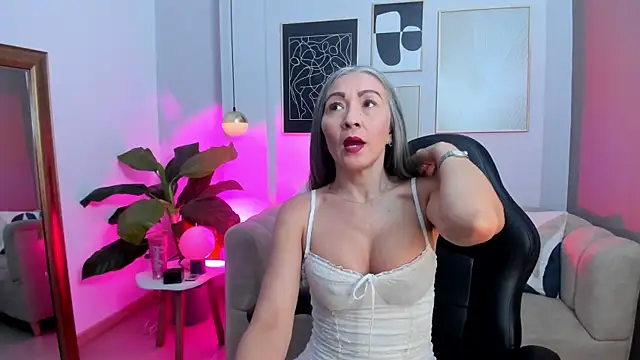  Nicoletteshea  online show from 05/09/26, 05:05