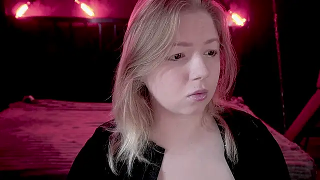 Snapshot of Tinker_Belll chatting on 10/19/25, 07:16 Tinker Belll online show from 10/19/25, 07:16