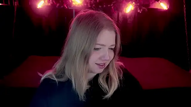 Snapshot of Tinker_Belll chatting on 12/14/25, 08:14 Tinker Belll online show from 12/14/25, 08:14