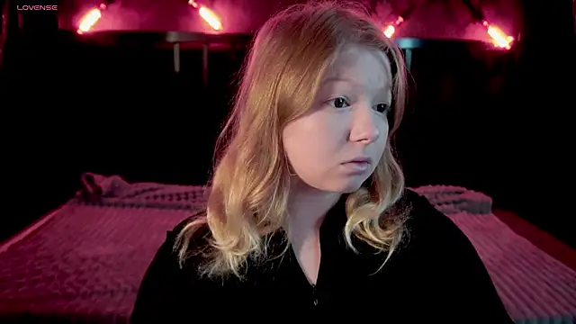 Snapshot of Tinker_Belll chatting on 10/26/25, 08:20 Tinker Belll online show from 10/26/25, 08:20