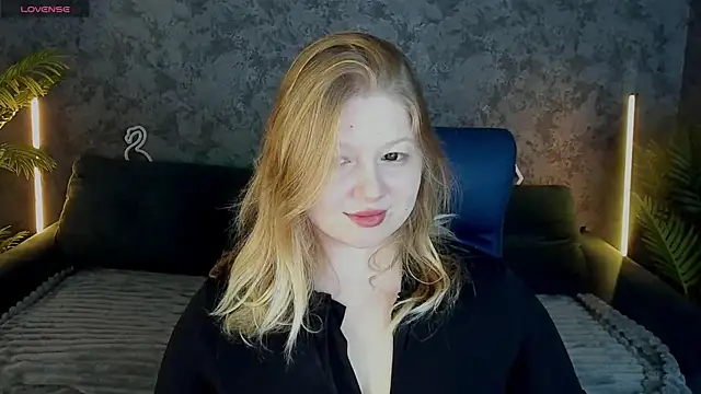 Snapshot of Tinker_Belll chatting on 11/17/25, 08:13 Tinker Belll online show from 11/17/25, 08:13