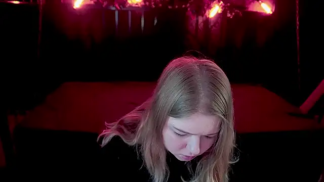 Snapshot of Tinker_Belll chatting on 12/17/25, 08:03 Tinker Belll online show from 12/17/25, 08:03