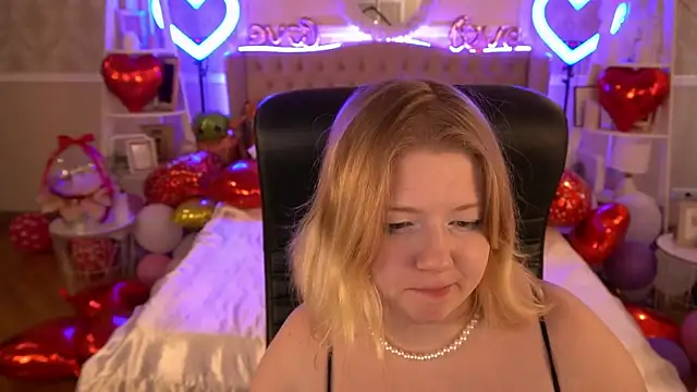 Snapshot of Tinker_Belll chatting on 02/28/25, 05:48 Tinker Belll online show from 02/28/25, 05:48