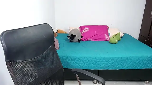 Snapshot of valentina_angel chatting on 12/14/25, 05:13 valentina angel online show from 12/14/25, 05:13