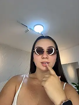 Snapshot of ava_blue chatting on 07/15/26, 07:43 ava blue online show from 07/15/26, 07:43