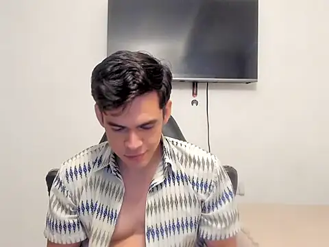 Snapshot of Lucian_Gomez_ chatting on 10/17/25, 09:27 Lucian Gomez online show from 10/17/25, 09:27