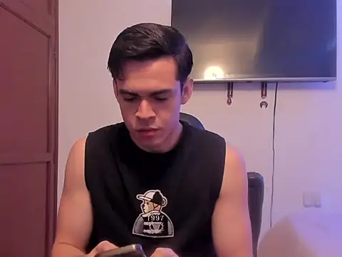 Snapshot of Lucian_Gomez_ chatting on 10/13/25, 06:42 Lucian Gomez online show from 10/13/25, 06:42