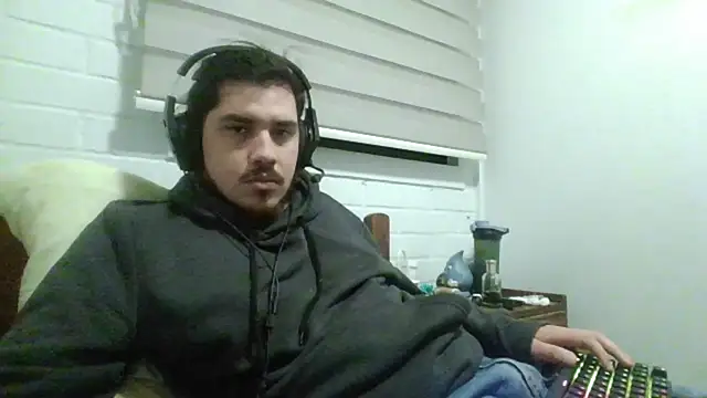 hung weeb online show from 04/14/26, 01:54