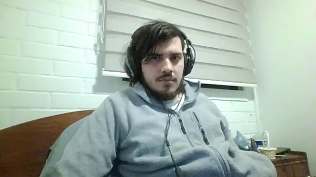 Snapshot of hung_weeb chatting on 06/15/26, 01:17 hung weeb online show from 06/15/26, 01:17