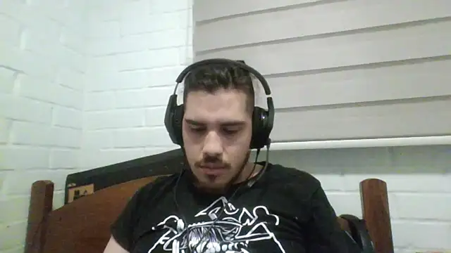 Snapshot of hung_weeb chatting on 01/23/25, 01:30 hung weeb online show from 01/23/25, 01:30
