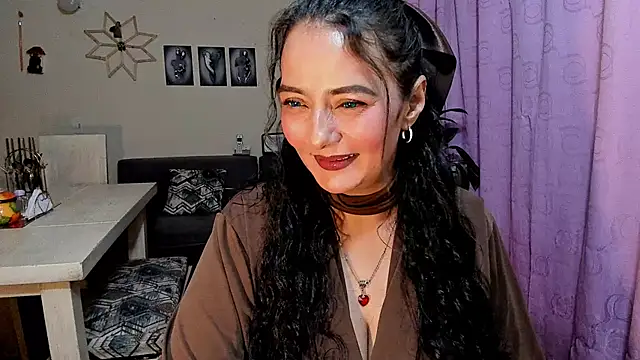 emma luxy online show from 04/21/26, 11:00