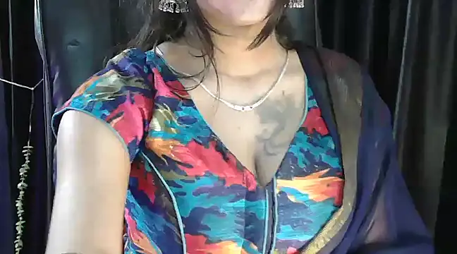 Snapshot of JannatDoll1 chatting on 12/25/24, 11:43 JannatDoll1 online show from 12/25/24, 11:43