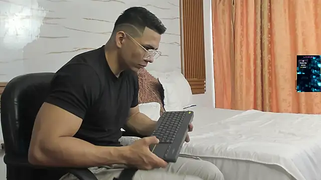 ChoreyTaiylor online show from 11/22/25, 03:22