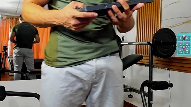 ChoreyTaiylor online show from 12/17/25, 02:55