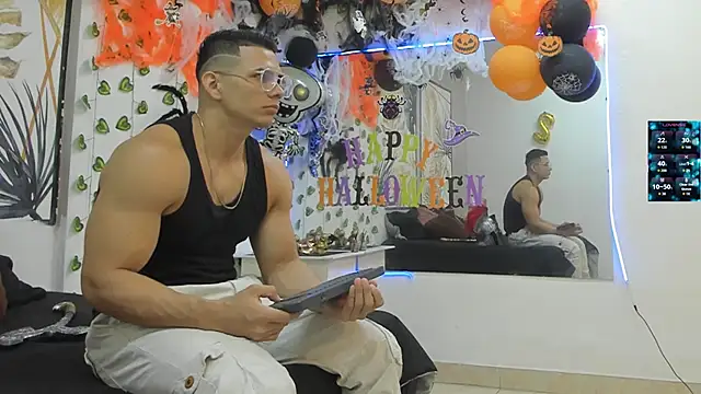 ChoreyTaiylor online show from 10/31/25, 01:08