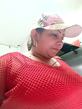 Snapshot of Alyona21 chatting on 12/16/24, 11:39 Alyona21 online show from 12/16/24, 11:39