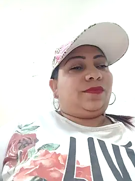 Snapshot of Alyona21 chatting on 12/06/24, 11:08 Alyona21 online show from 12/06/24, 11:08