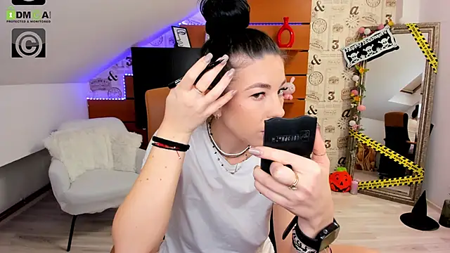 EmillyTaylor online show from 10/29/25, 04:33