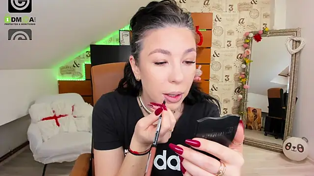 EmillyTaylor online show from 12/18/25, 04:50