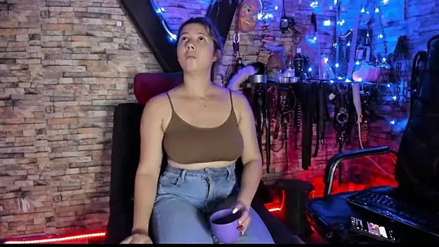 Snapshot of Liltildeman_moon chatting on 02/18/26, 11:45 Liltildeman moon online show from 02/18/26, 11:45