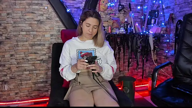 Snapshot of Liltildeman_moon chatting on 02/17/26, 09:23 Liltildeman moon online show from 02/17/26, 09:23