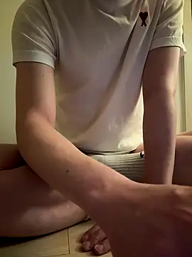 Snapshot of owin00 chatting on 11/12/25, 04:00 owin00 online show from 11/12/25, 04:00