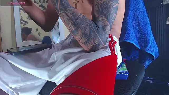 Snapshot of GaboReyes chatting on 11/08/25, 01:03 GaboReyes online show from 11/08/25, 01:03