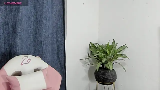 zoe69x online show from 03/06/25, 05:35