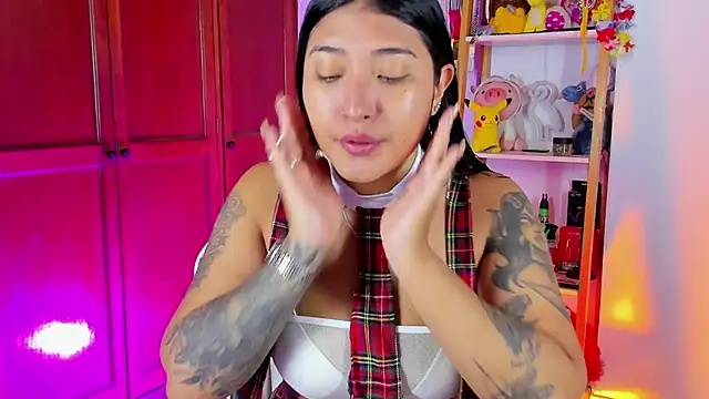 eymy-hadid online show from 11/27/25, 05:57