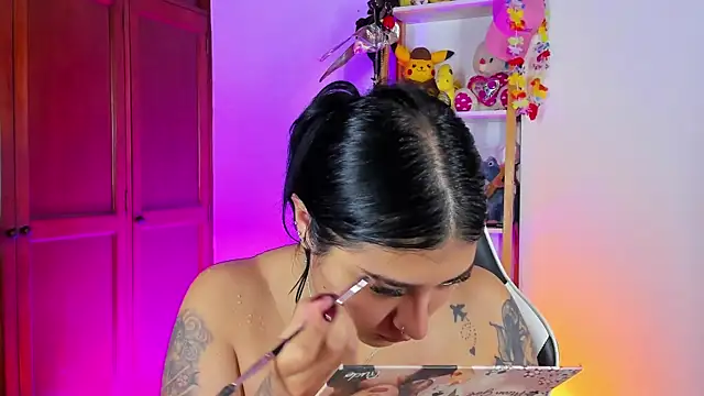 eymy-hadid online show from 10/28/25, 08:19