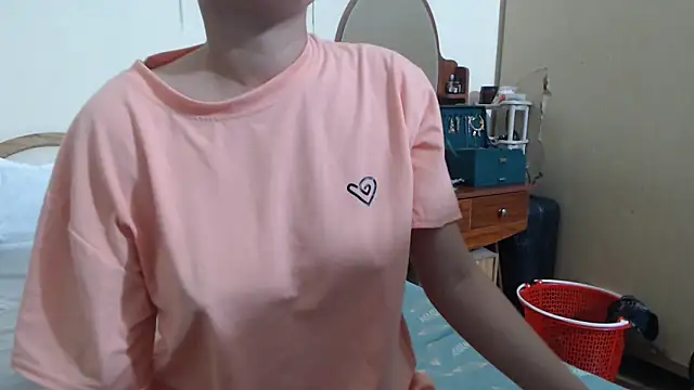 Snapshot of Beauty_Asian_Tina chatting on 10/18/25, 12:45 Beauty Asian Tina online show from 10/18/25, 12:45