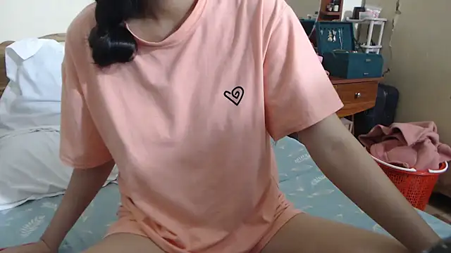 Snapshot of Beauty_Asian_Tina chatting on 10/28/25, 02:01 Beauty Asian Tina online show from 10/28/25, 02:01