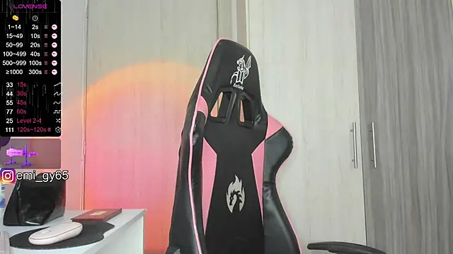 Snapshot of emilyn_grey1 chatting on 03/03/25, 03:43 emilyn grey1 online show from 03/03/25, 03:43