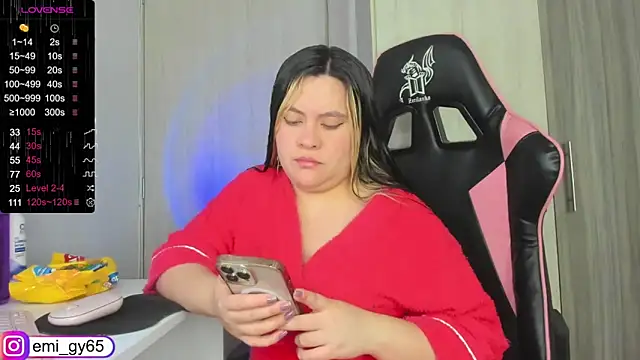 Snapshot of emilyn_grey1 chatting on 03/17/25, 03:50 emilyn grey1 online show from 03/17/25, 03:50