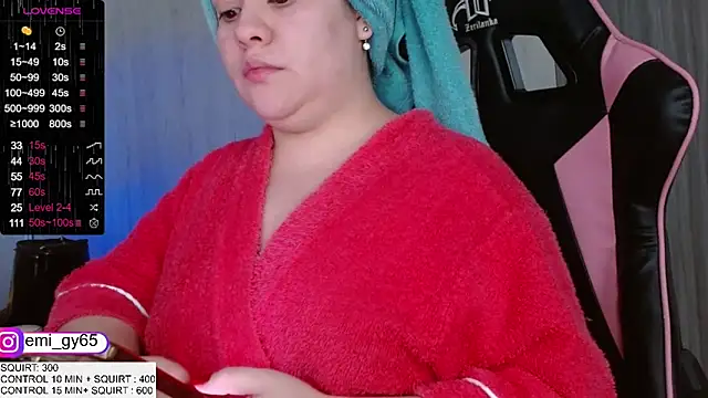 Snapshot of emilyn_grey1 chatting on 10/14/25, 03:45 emilyn grey1 online show from 10/14/25, 03:45