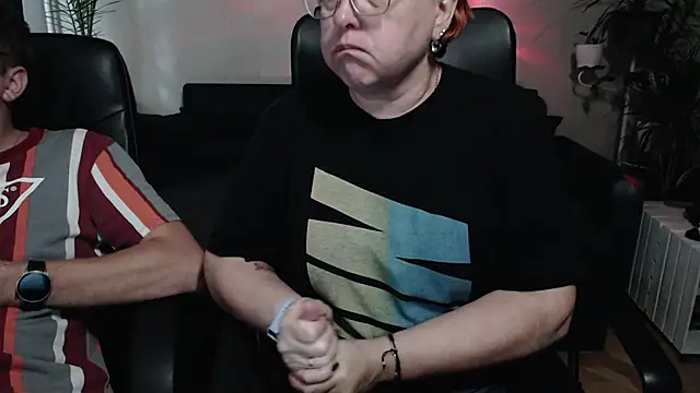 Snapshot of JoannaAndNeighbour chatting on 10/06/25, 10:27 JoannaAndNeighbour online show from 10/06/25, 10:27